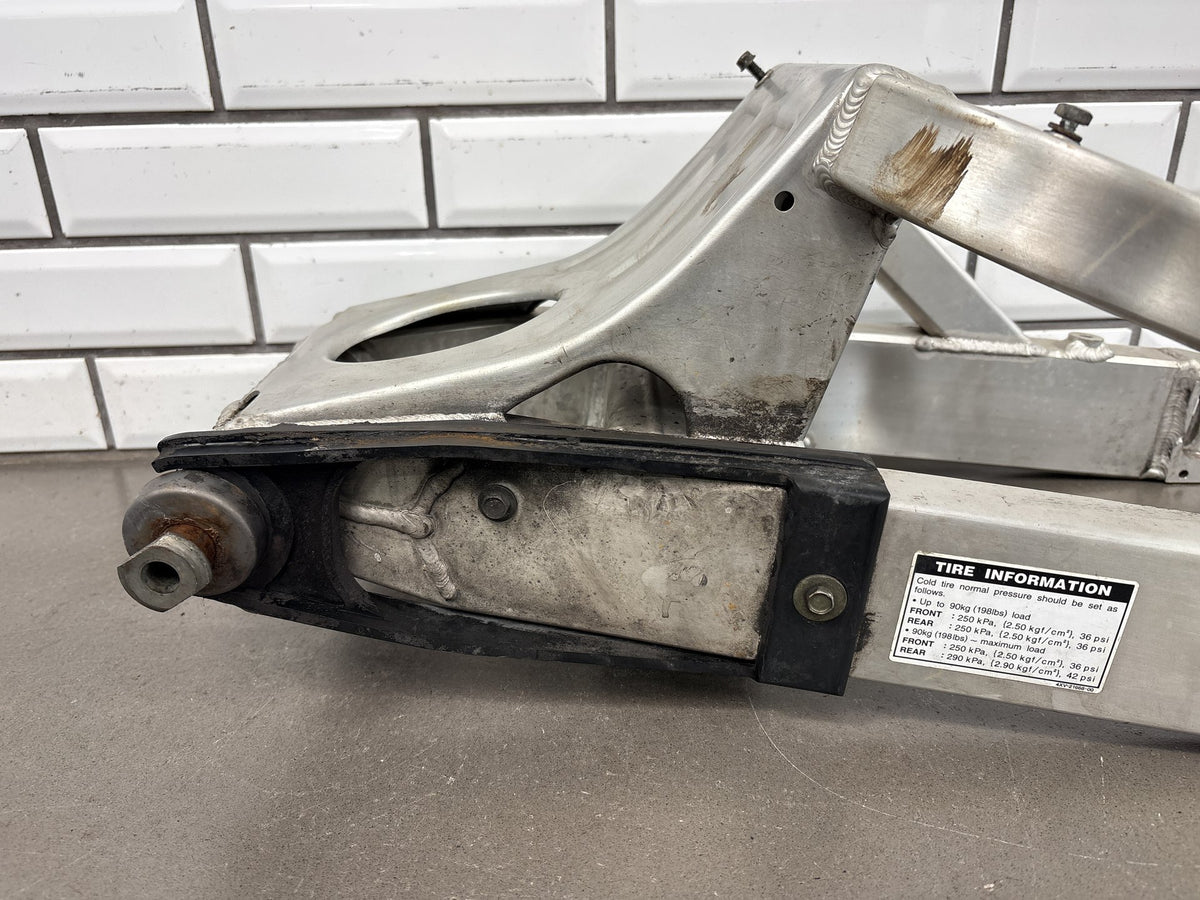 1999-2000 Yamaha YZF-R6 Rear Swingarm Swing Arm OEM