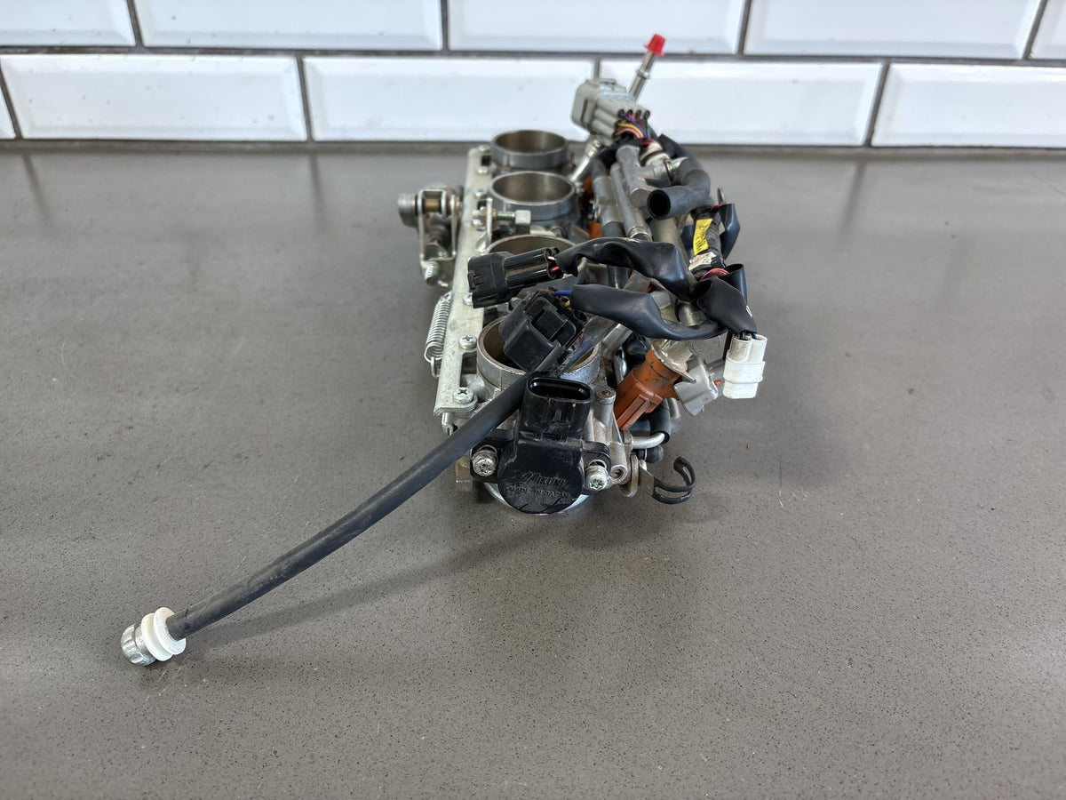 2006 Yamaha FJR1300A Throttle Bodies Injectors Fuel Rail TPS OEM 3P6-13750-01-00