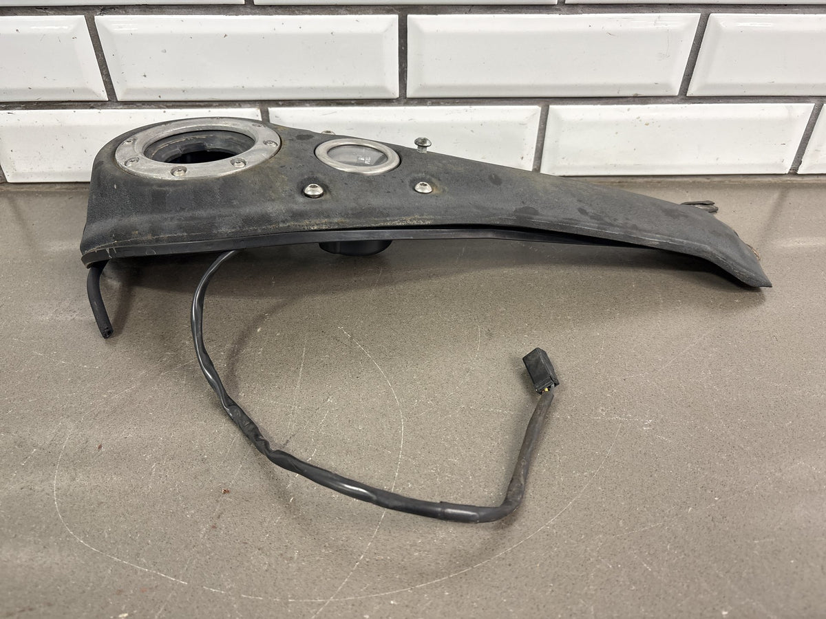 2006 Dyna Super Glide FXDI Harley Tank Dash Console 61692-04