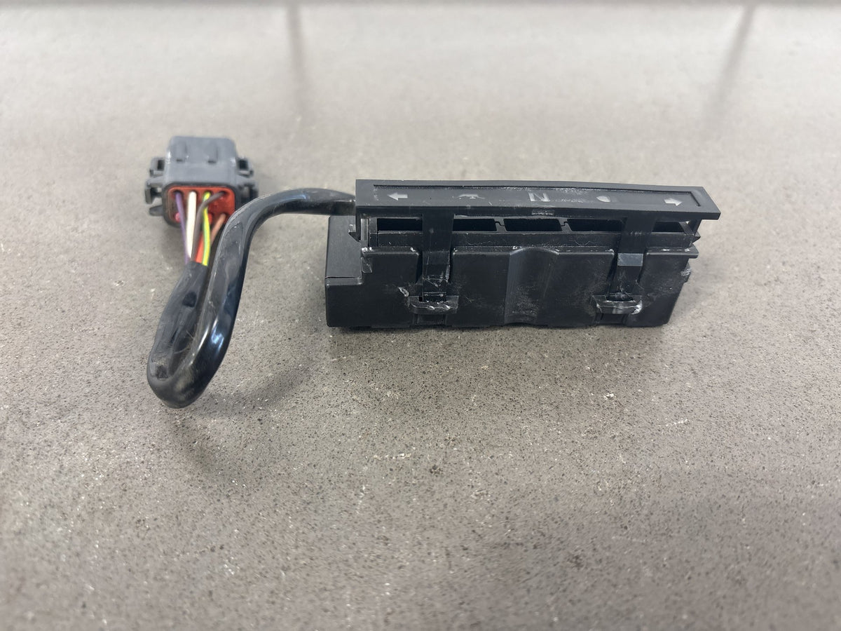 99-06 Harley Road King 02-05 Heritage Softail Indicator Light Housing 68113-99B
