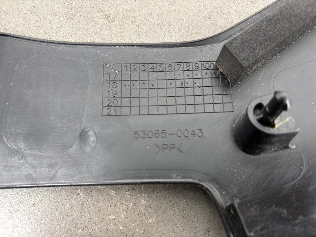 2018-2023 Kawasaki Ninja 400 Right Knee Pad Side Panel OEM 53065-0043
