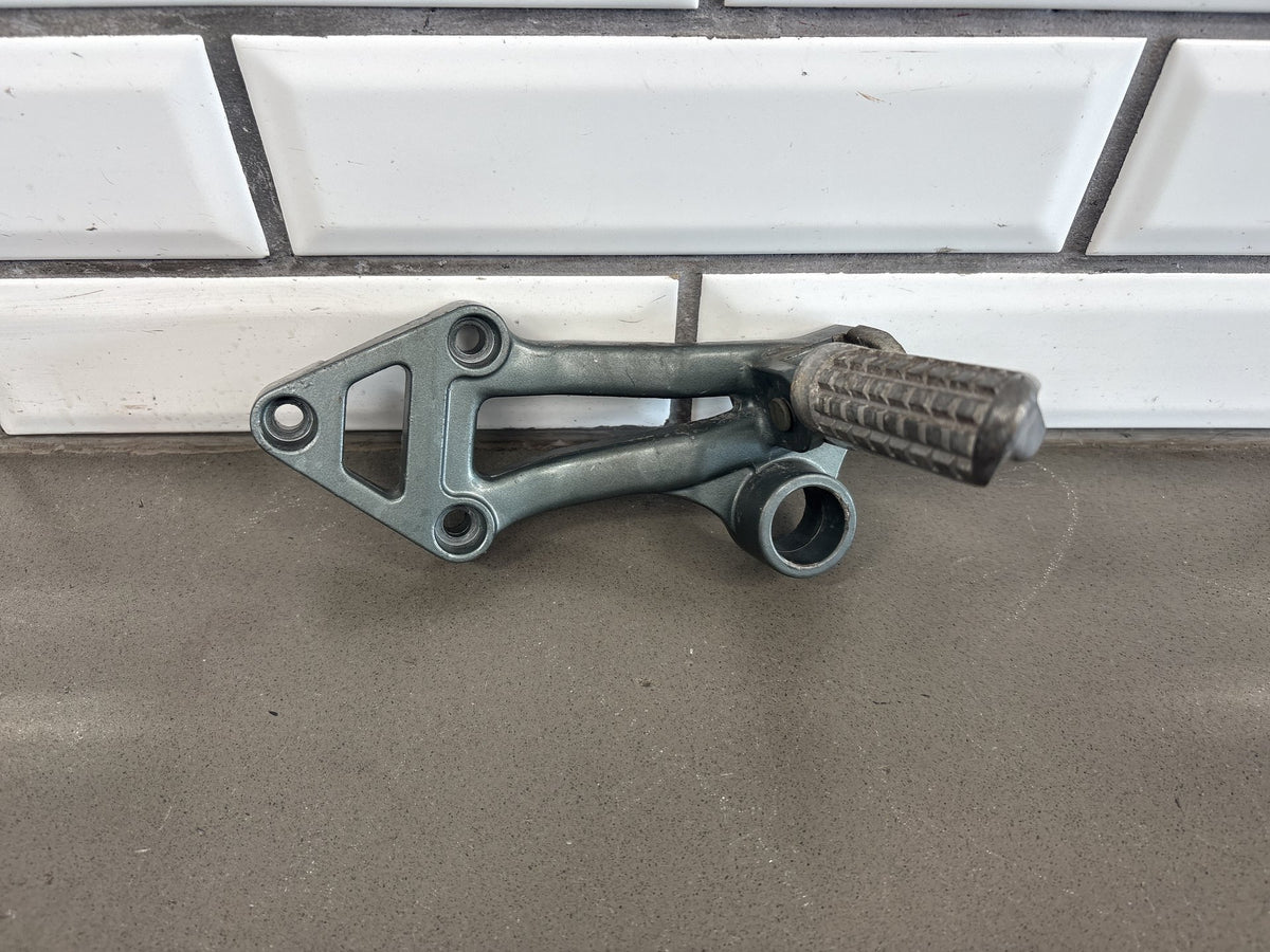 1990-1993 Kawasaki ZX-11 ZX1100C Passenger Pegs Brackets Pair OEM 35011-1521