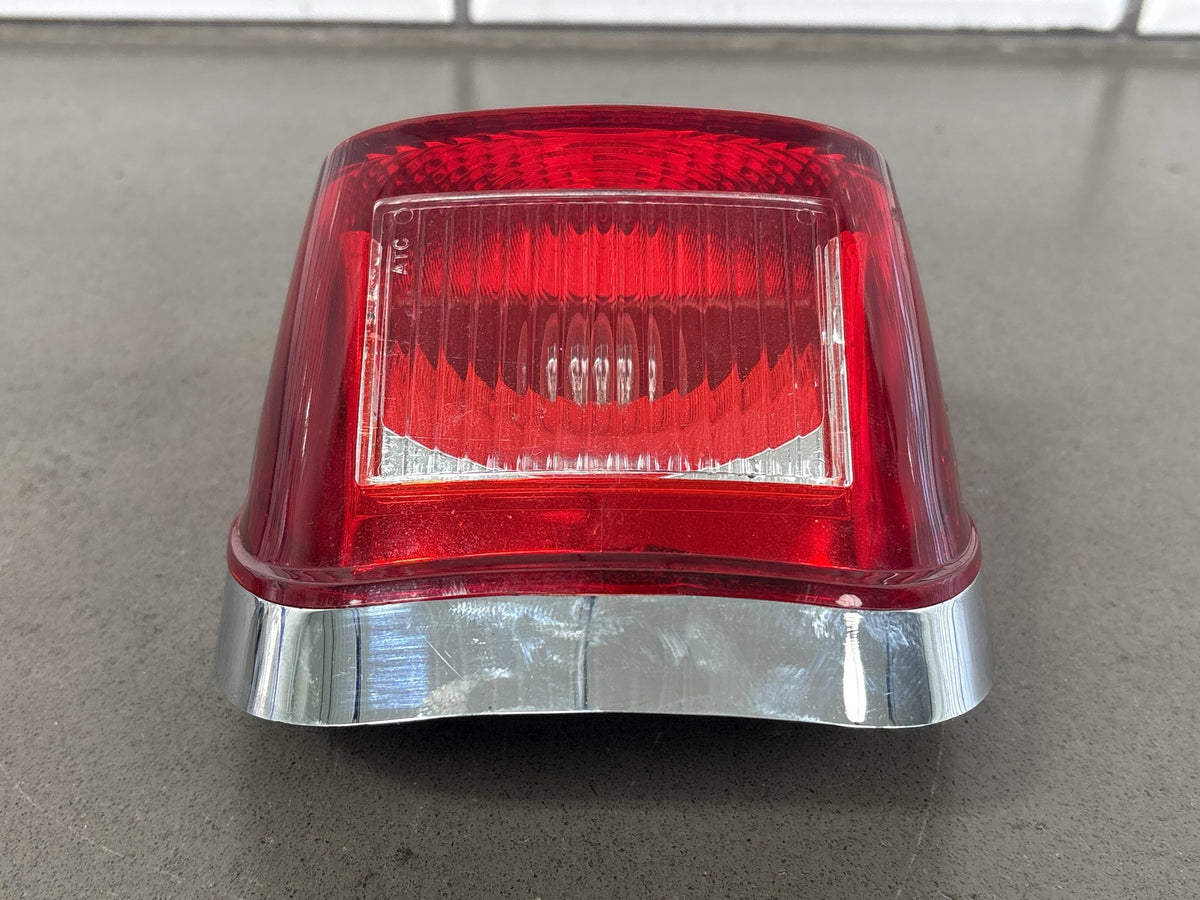 99-05 Harley Road King FLHR FLHRI FLHRCI FLHRS FLHRSI Tail Light & Base 68368-03