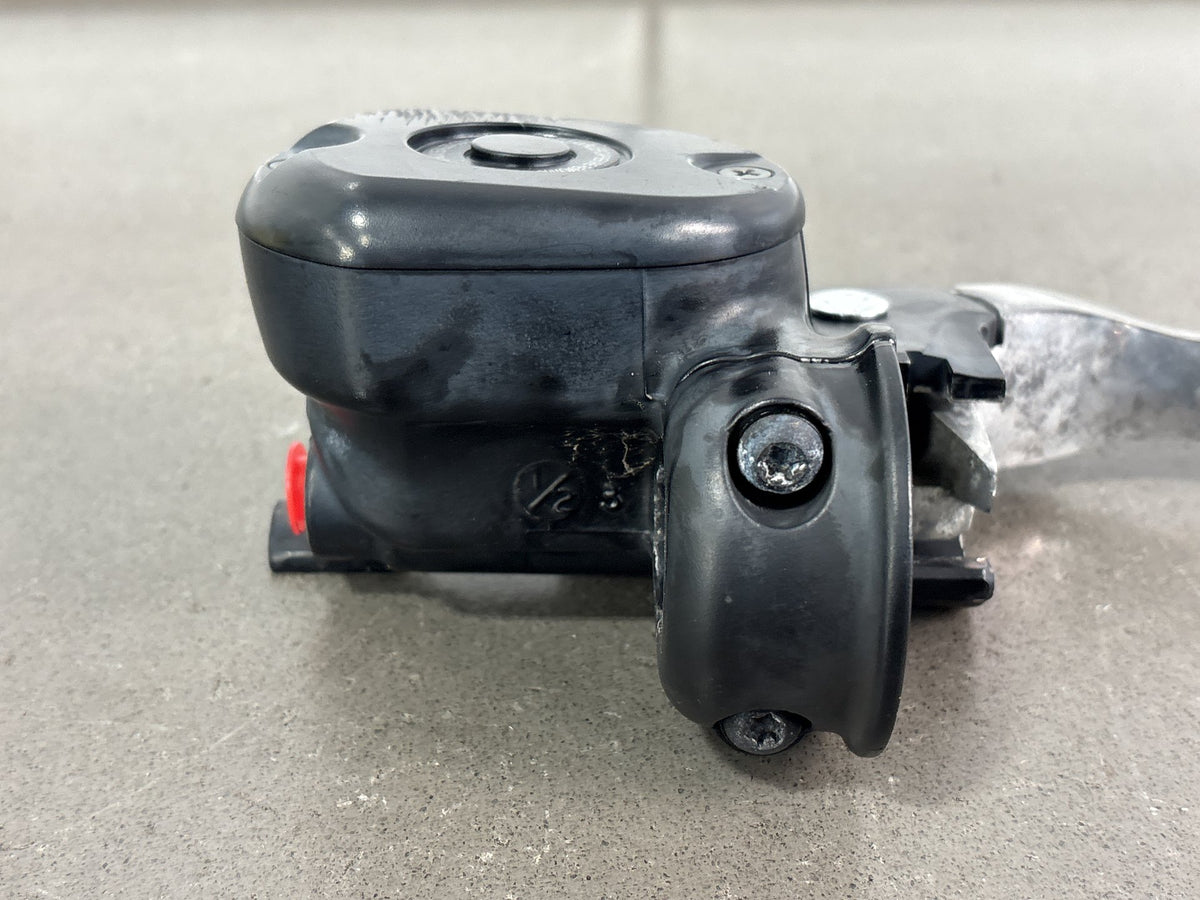 2004-2006 Harley Sportster XL883 XL1200C Front Master Cylinder OEM 45146-04