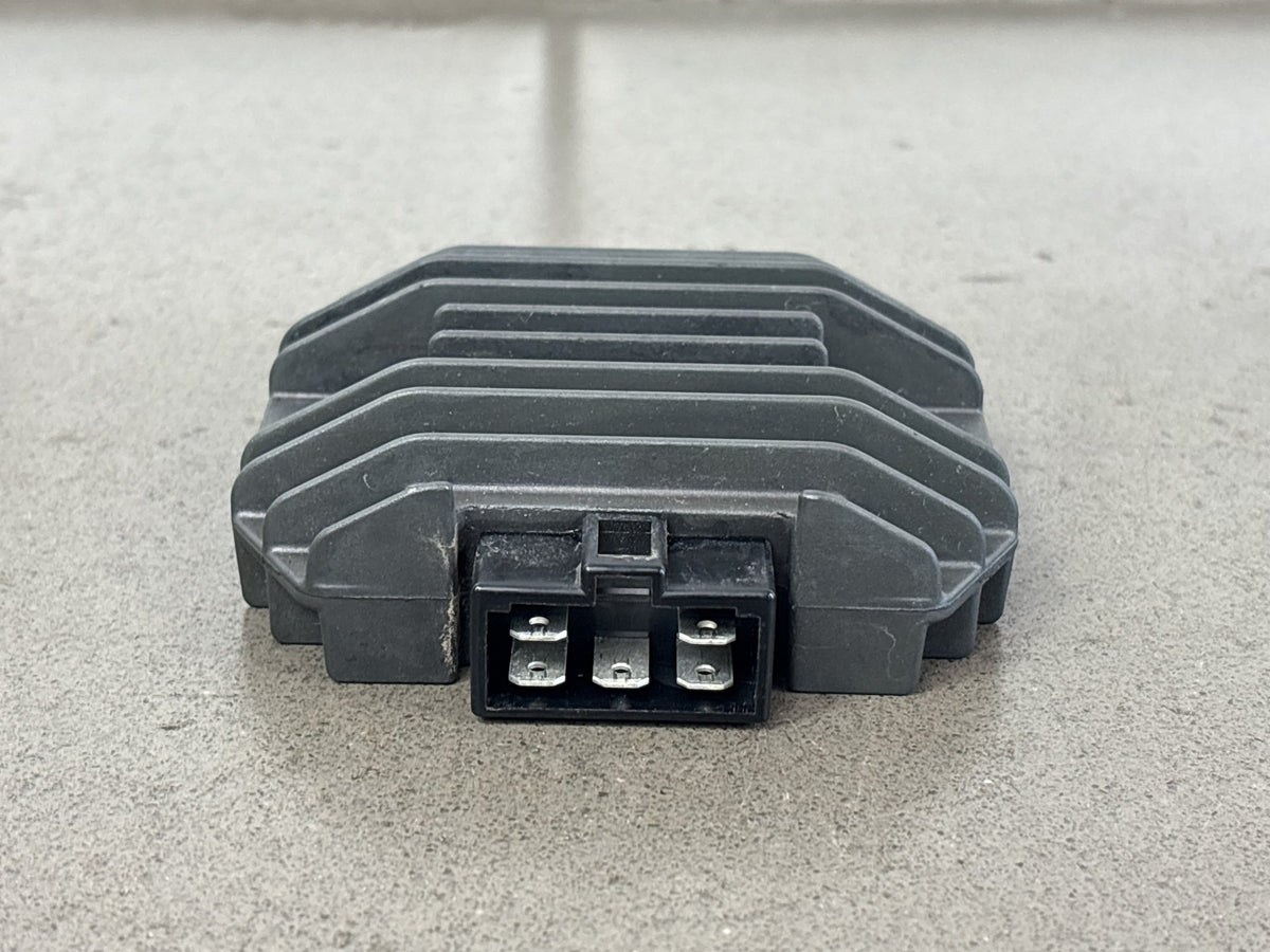 1999-2007 Yamaha YZF600R Voltage Regulator Rectifier OEM 4JH-81960-01-00