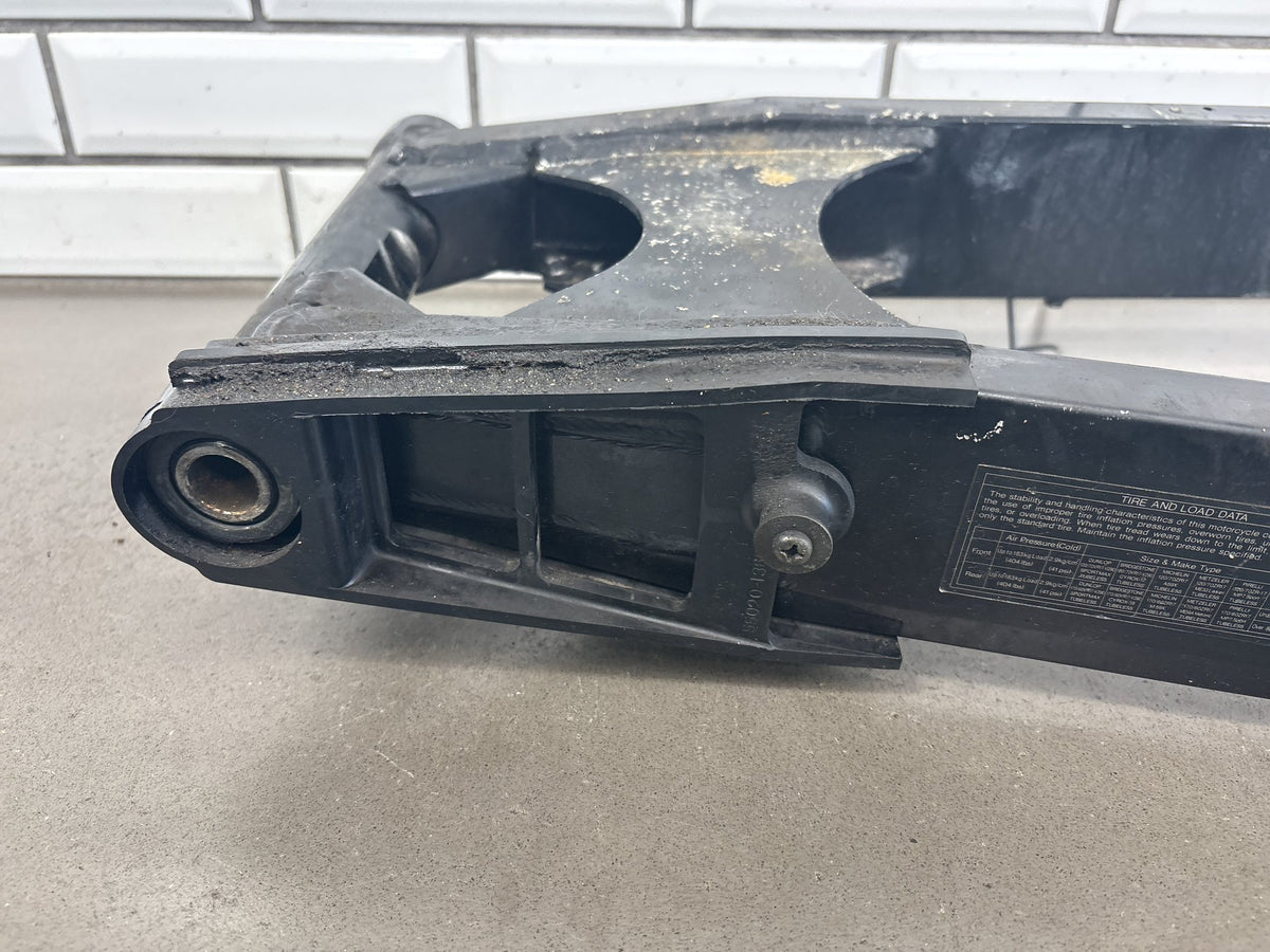 1990-1993 Kawasaki Ninja ZX-11 ZX1100C Swingarm Swing Arm OEM 33001-1351