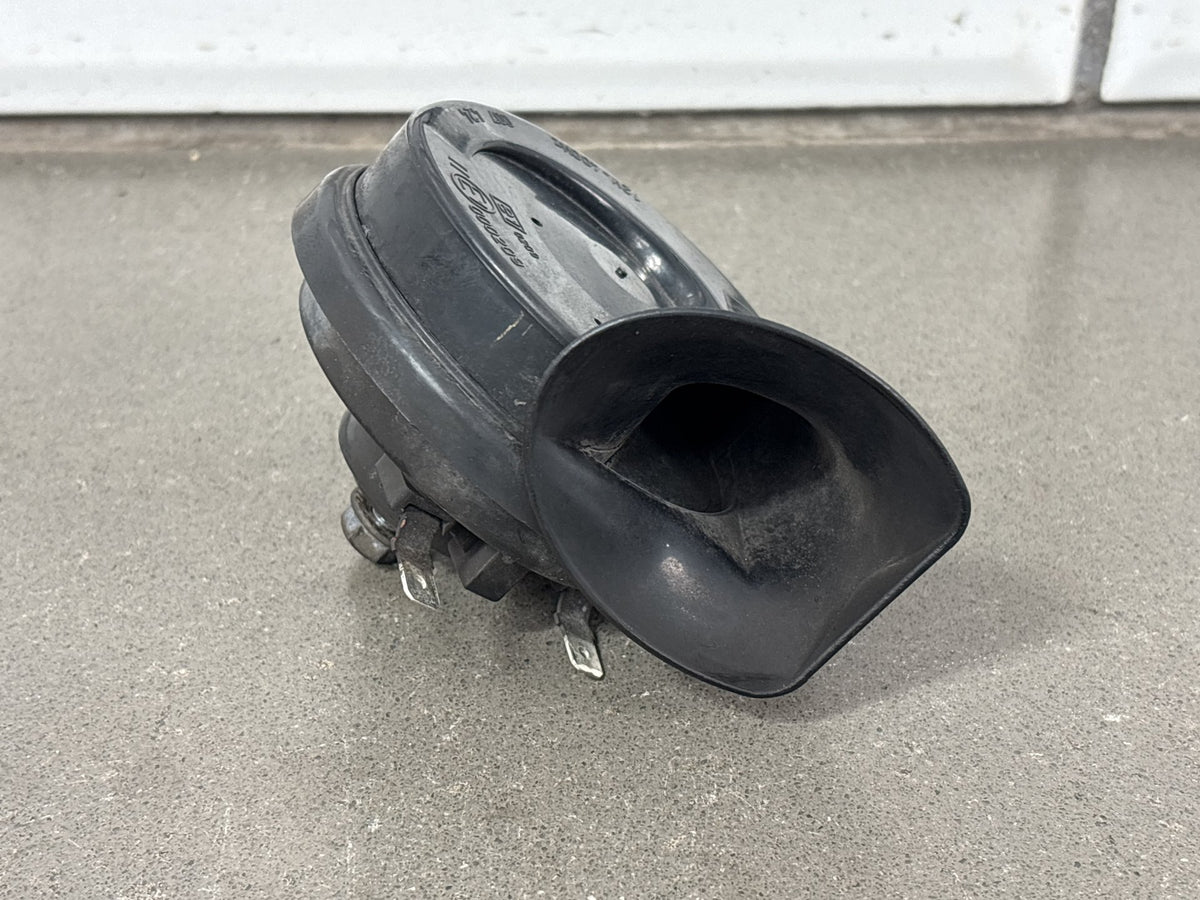 01-05 Harley Heritage Softail FLSTC 99-06 Road King 10-13 Dyna Horn 69060-90F