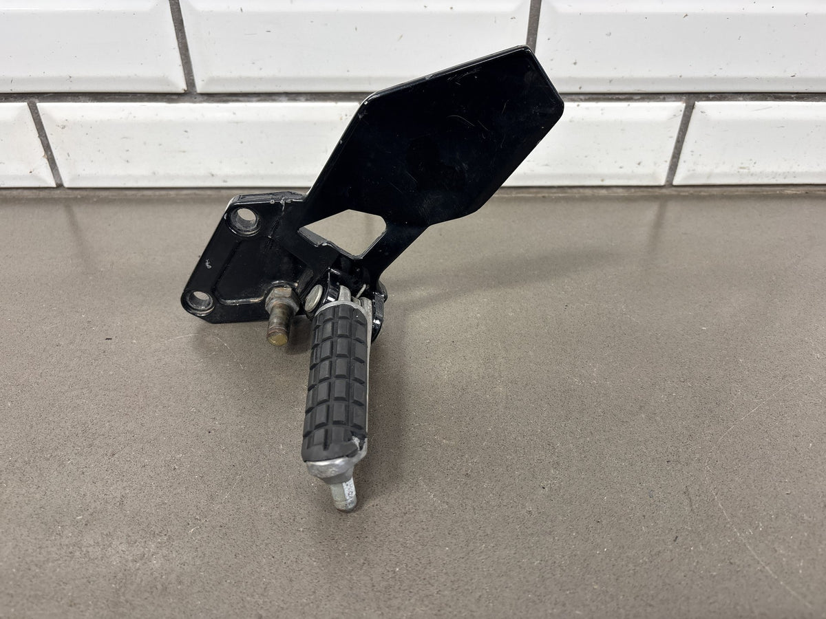1991-93 Kawasaki ZX-11 ZX1100C Rearsets Left Right Pegs Brackets OEM 35011-1520
