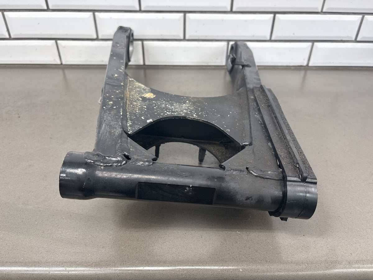 1990-1993 Kawasaki Ninja ZX-11 ZX1100C Swingarm Swing Arm OEM 33001-1351