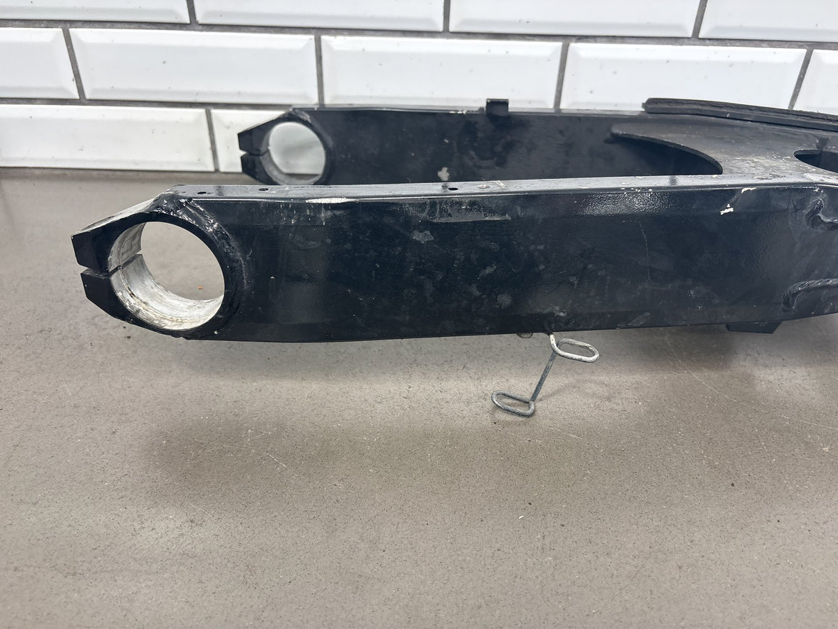 1990-1993 Kawasaki Ninja ZX-11 ZX1100C Swingarm Swing Arm OEM 33001-1351