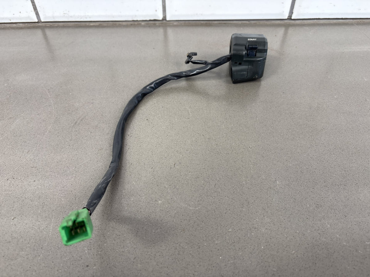 1990-1993 Kawasaki Ninja ZX-11 ZX1100C Right Handlebar Switch Housing 46091-1561