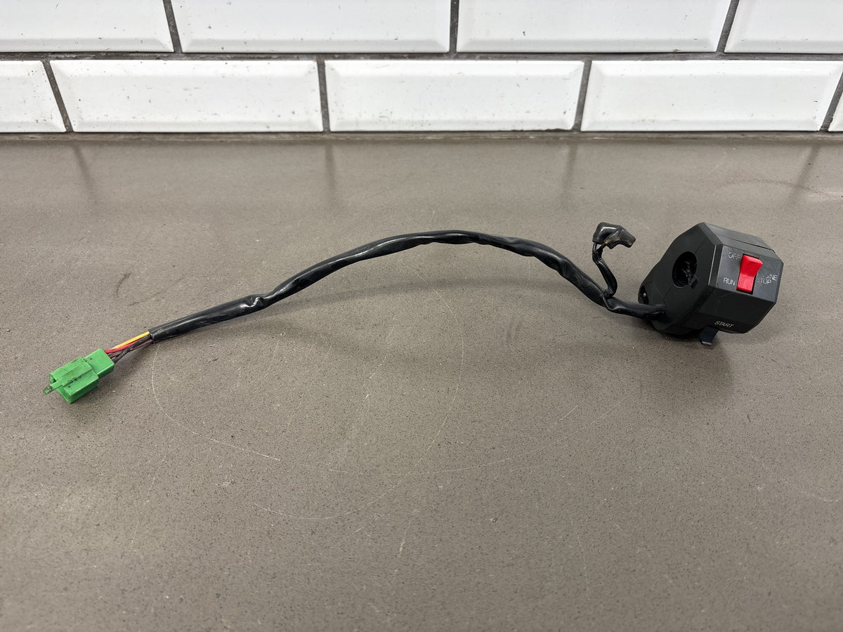 1990-1993 Kawasaki Ninja ZX-11 ZX1100C Right Handlebar Switch Housing 46091-1561