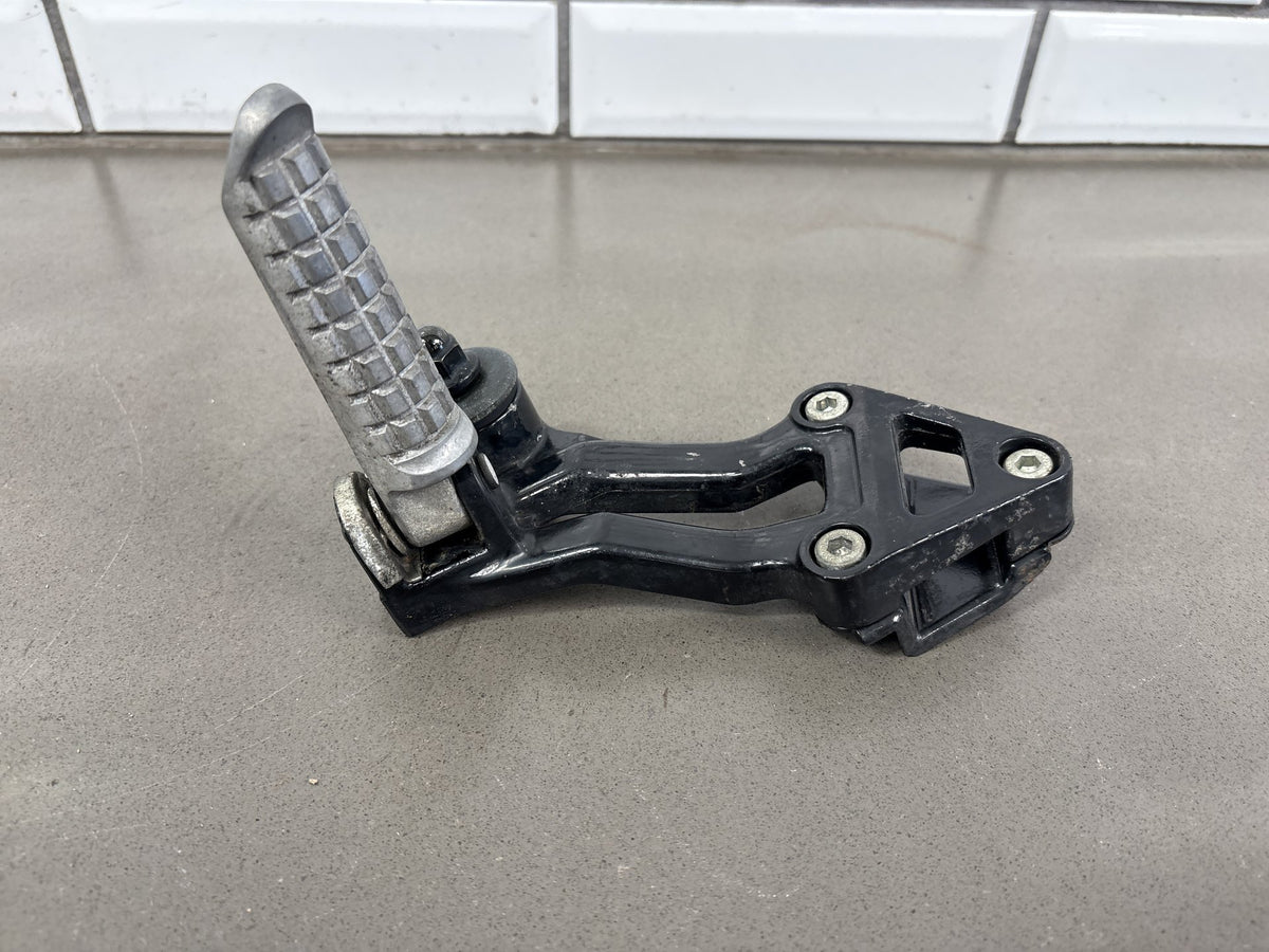 1990-1993 Kawasaki ZX-11 ZX1100C Passenger Pegs Brackets Pair OEM 35011-1521