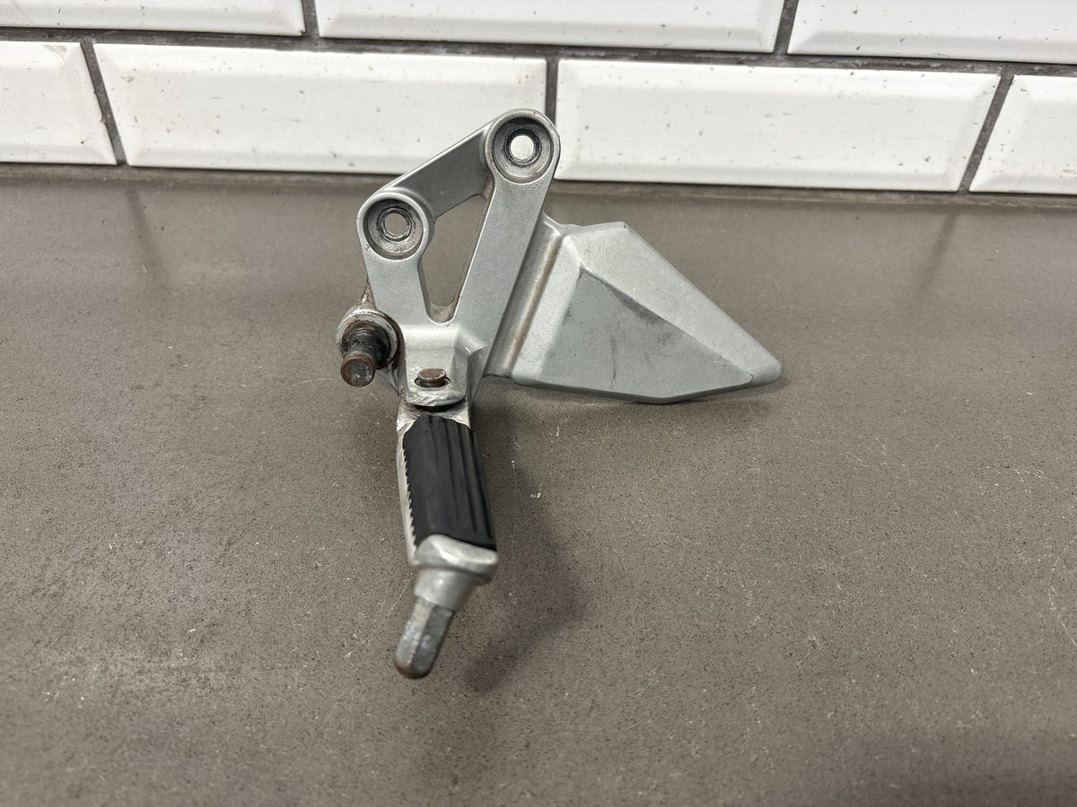 04-07 Suzuki SV650 SV650S Left Rider Footpeg Bracket OEM 43521-16G20
