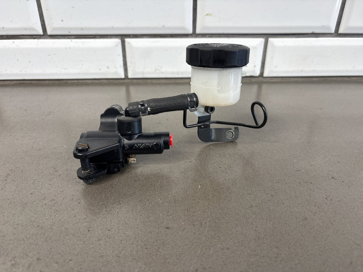1999-2007 Yamaha YZF600R Front Brake Master Cylinder Nissin W Reservoir OEM