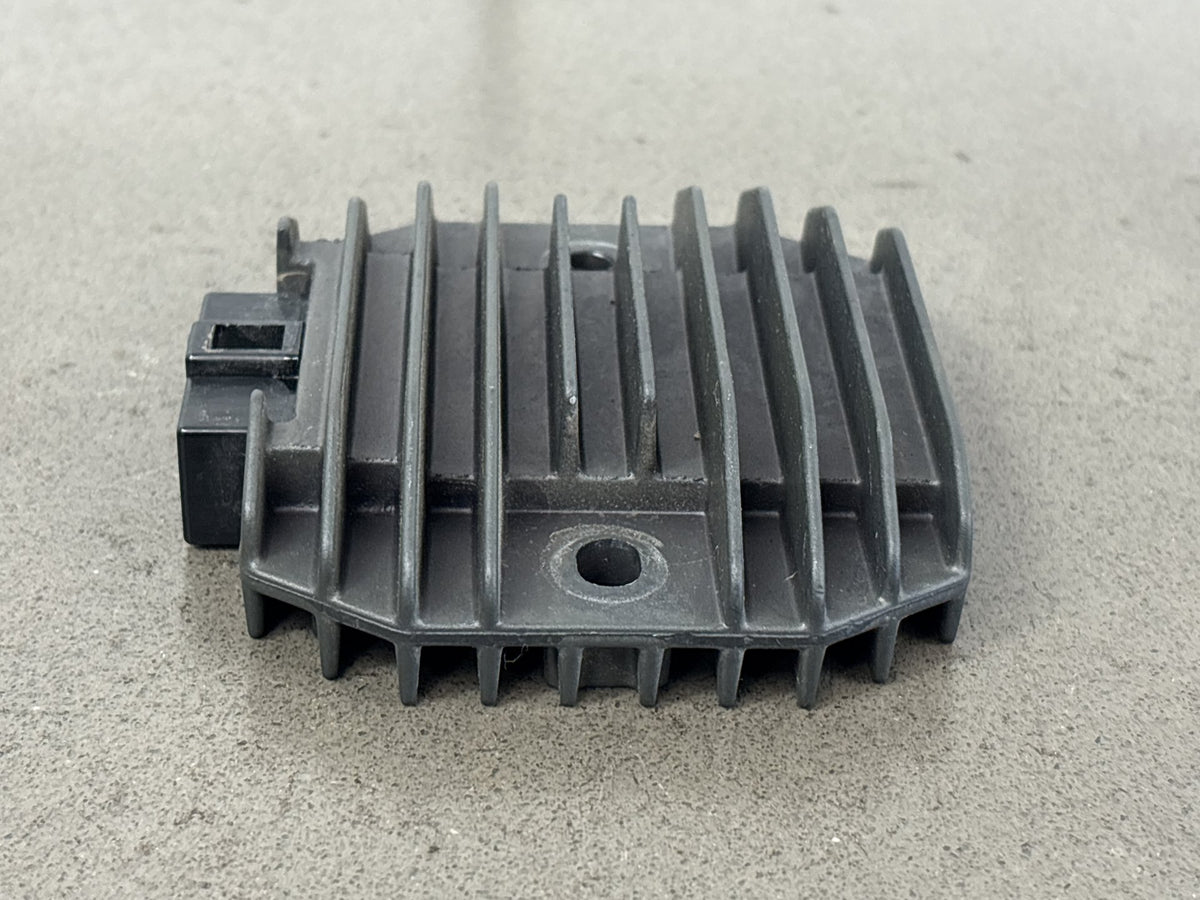 1999-2007 Yamaha YZF600R Voltage Regulator Rectifier OEM 4JH-81960-01-00
