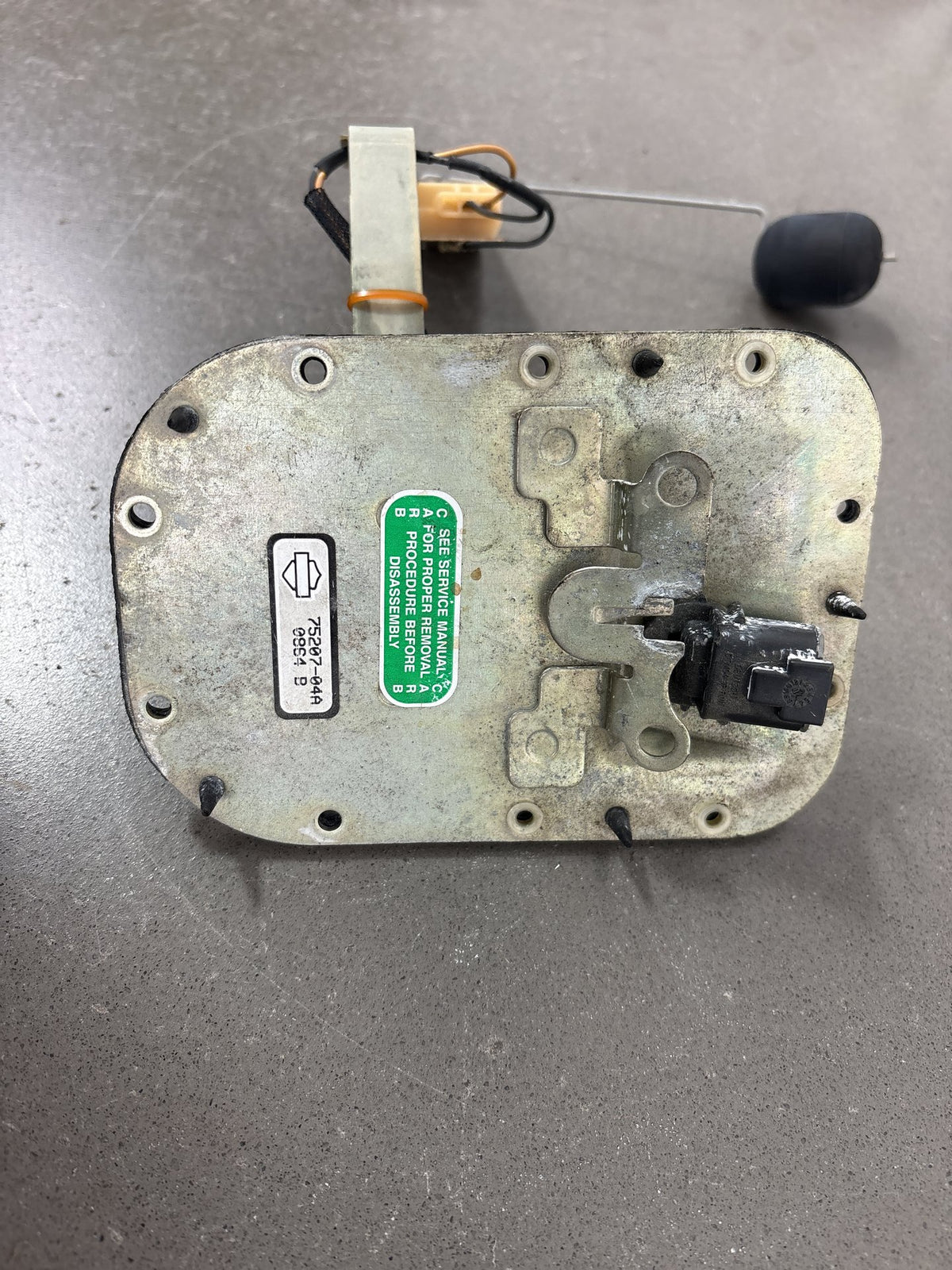 04-05 Harley Heritage Softail FLSTC Fuel Level Sender Top Plate OEM 75207-04A