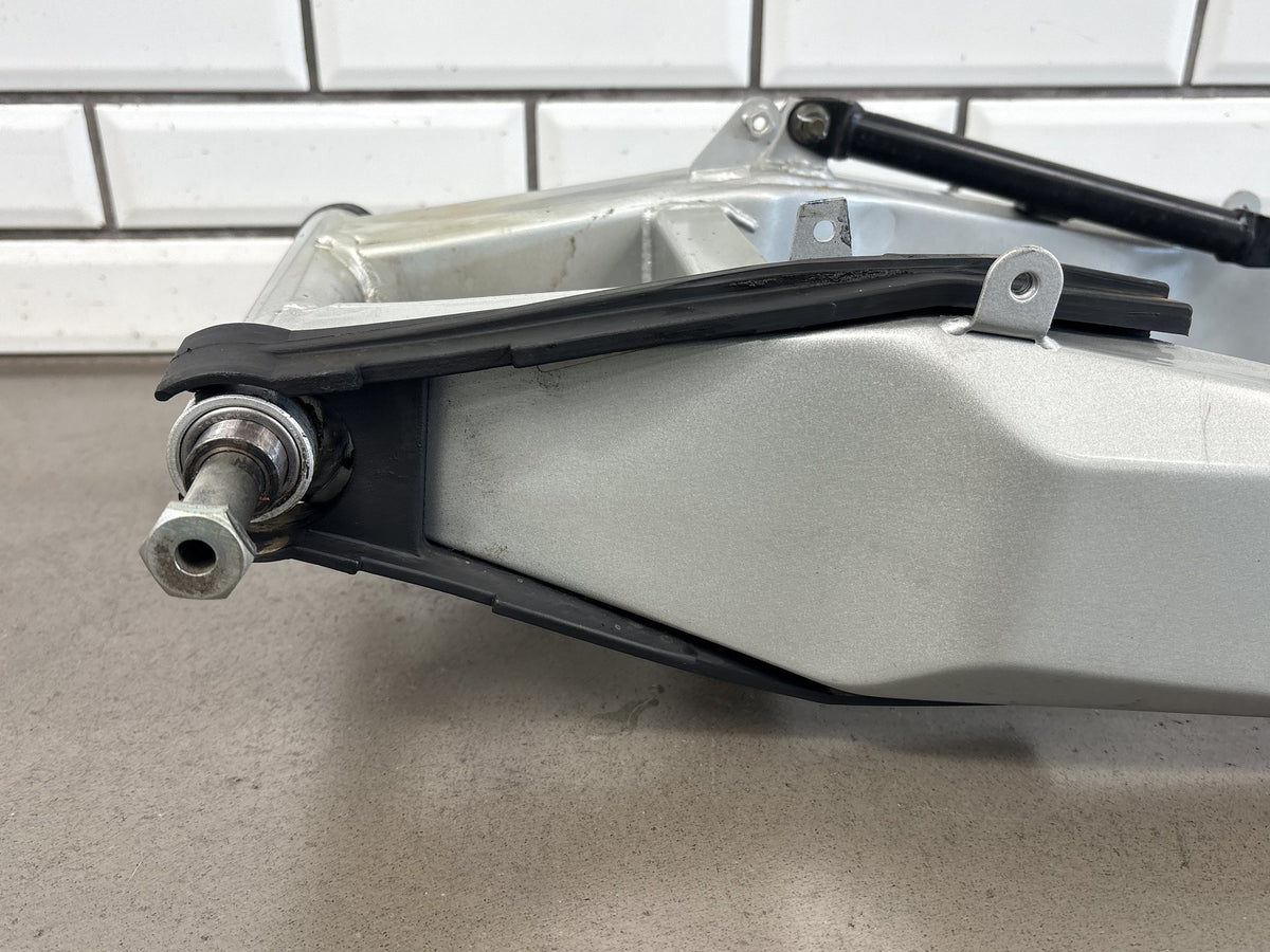 1999-2007 Yamaha YZF600R Swingarm Swing Arm Chain Slider Pivot Bolt Silver OEM