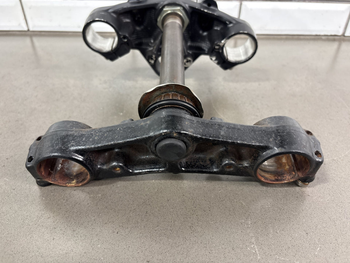 2000 Triumph Tiger 900 T709 Triple Tree OEM T2042409