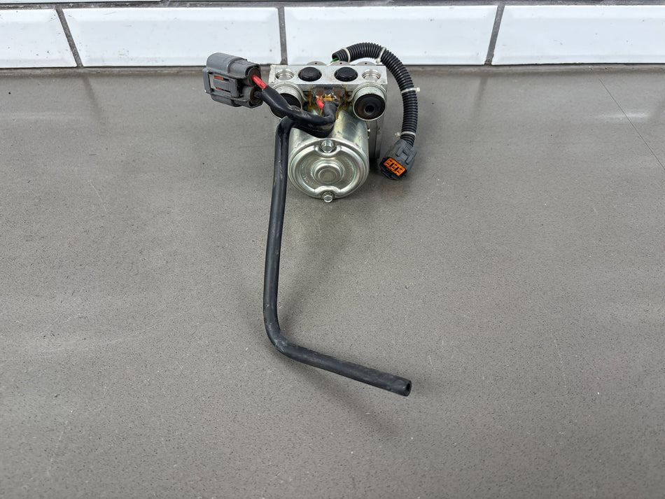 2006-2007 Yamaha FJR1300A ABS Pump Hydraulic Unit Modulator OEM 3P6-85930-00-00