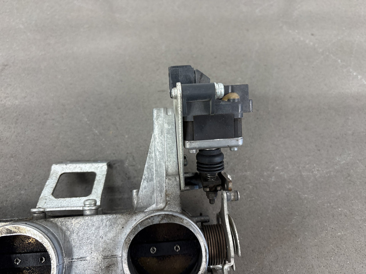 2005-2010 Triumph Sprint ST 1050 Speed Triple Throttle Bodies T1240460 OEM