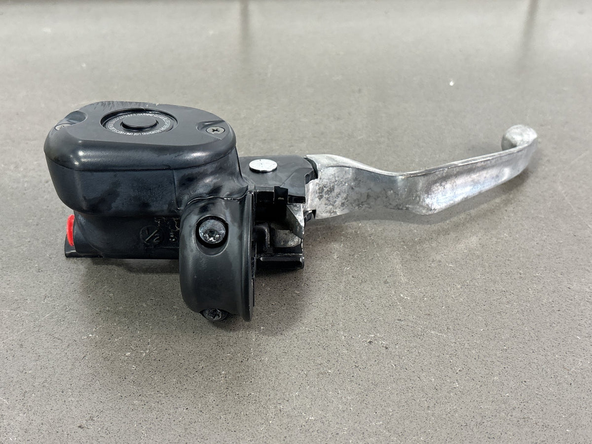 2004-2006 Harley Sportster XL883 XL1200C Front Master Cylinder OEM 45146-04