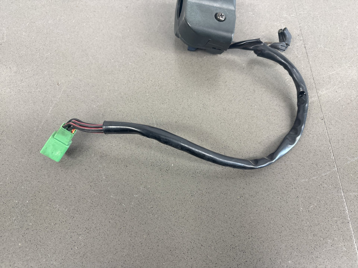 1990-1993 Kawasaki Ninja ZX-11 ZX1100C Right Handlebar Switch Housing 46091-1561