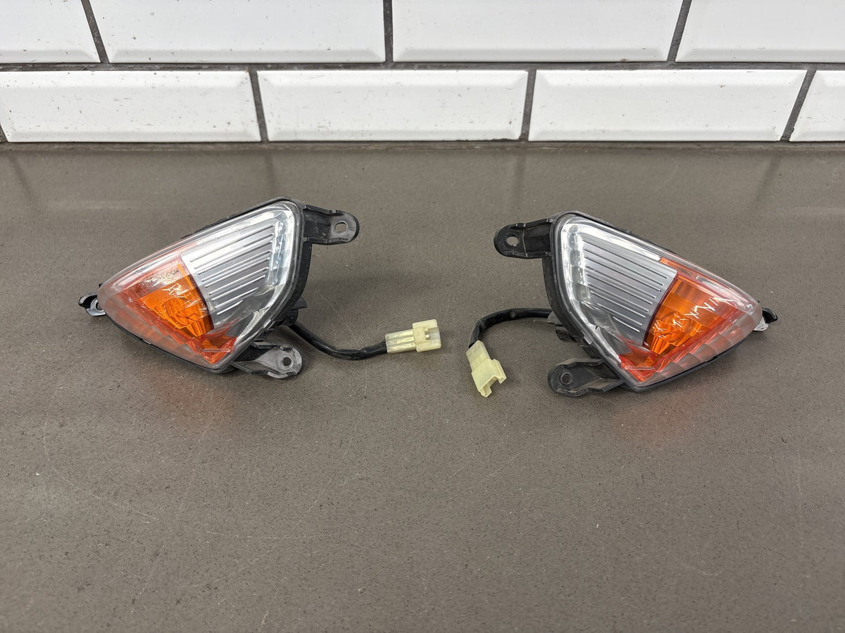2006-2011 Yamaha FJR1300 Front Turn Signals Pair Left Right OEM 3P6-83310-00-00