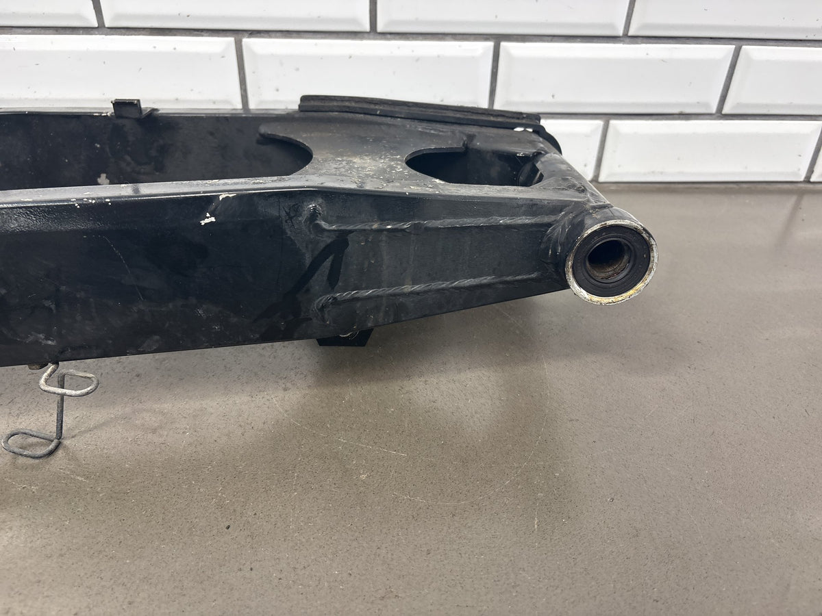1990-1993 Kawasaki Ninja ZX-11 ZX1100C Swingarm Swing Arm OEM 33001-1351
