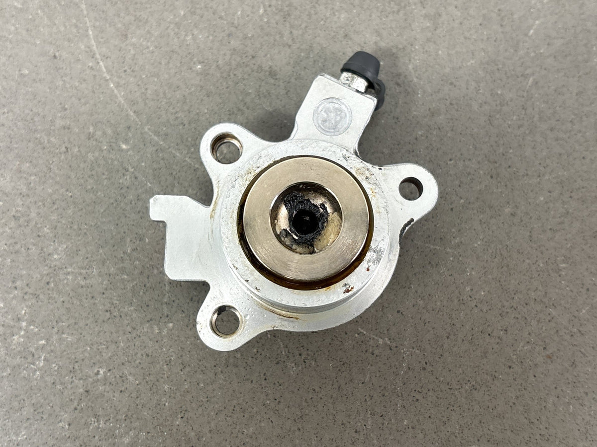 2006-2008 Yamaha FJR1300 Clutch Slave Cylinder Release OEM 2D2-16381-00-00