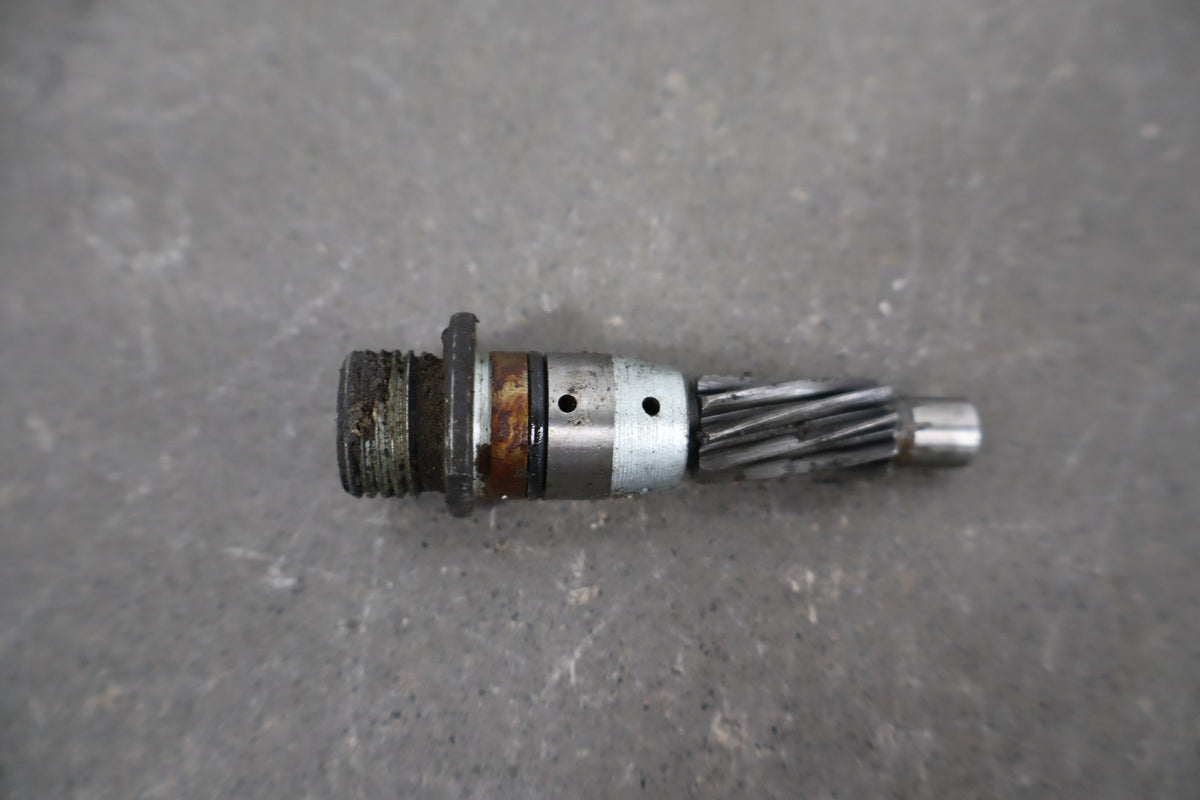 1973-1975 Yamaha RD350 Tach Drive Shaft Gear OEM 27-81786-10-00