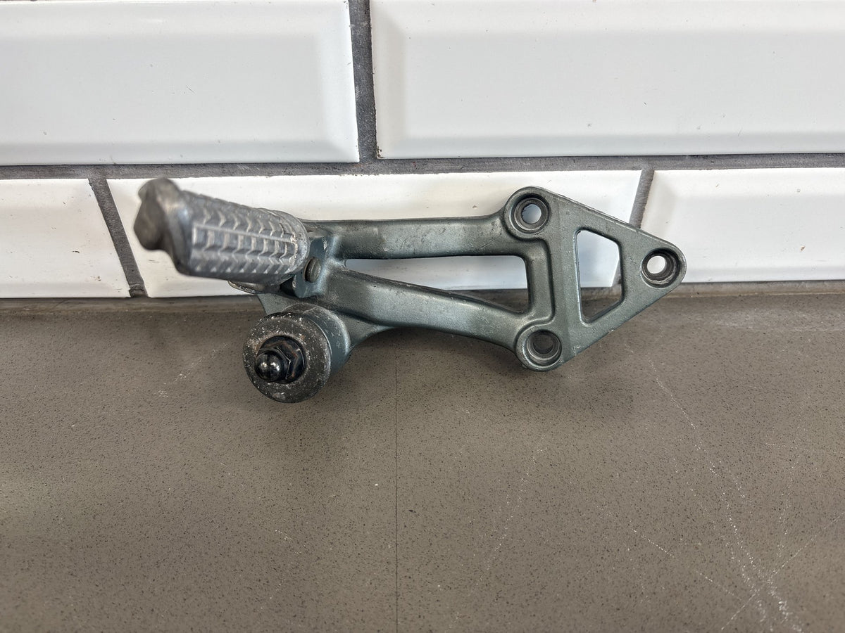 1990-1993 Kawasaki ZX-11 ZX1100C Passenger Pegs Brackets Pair OEM 35011-1521