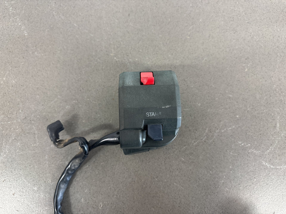 1990-1993 Kawasaki Ninja ZX-11 ZX1100C Right Handlebar Switch Housing 46091-1561