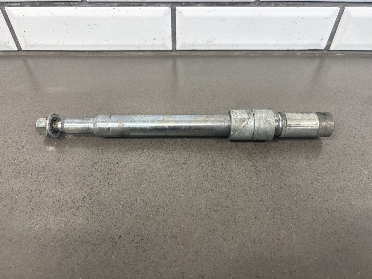 00-06 Harley Road King FLHR FLHRI FLHRCI FLHRS Front Axle Silver OEM 43364-00