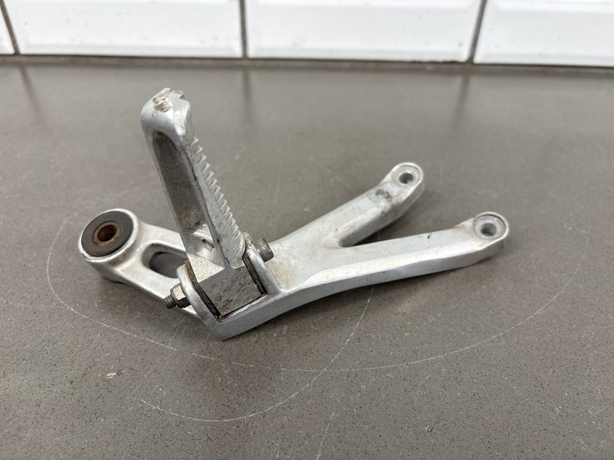 1999-2002 Yamaha YZF-R6 Rear Passenger Foot Peg Brackets Pair OEM