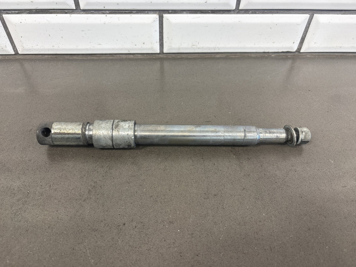 00-06 Harley Road King FLHR FLHRI FLHRCI FLHRS Front Axle Silver OEM 43364-00