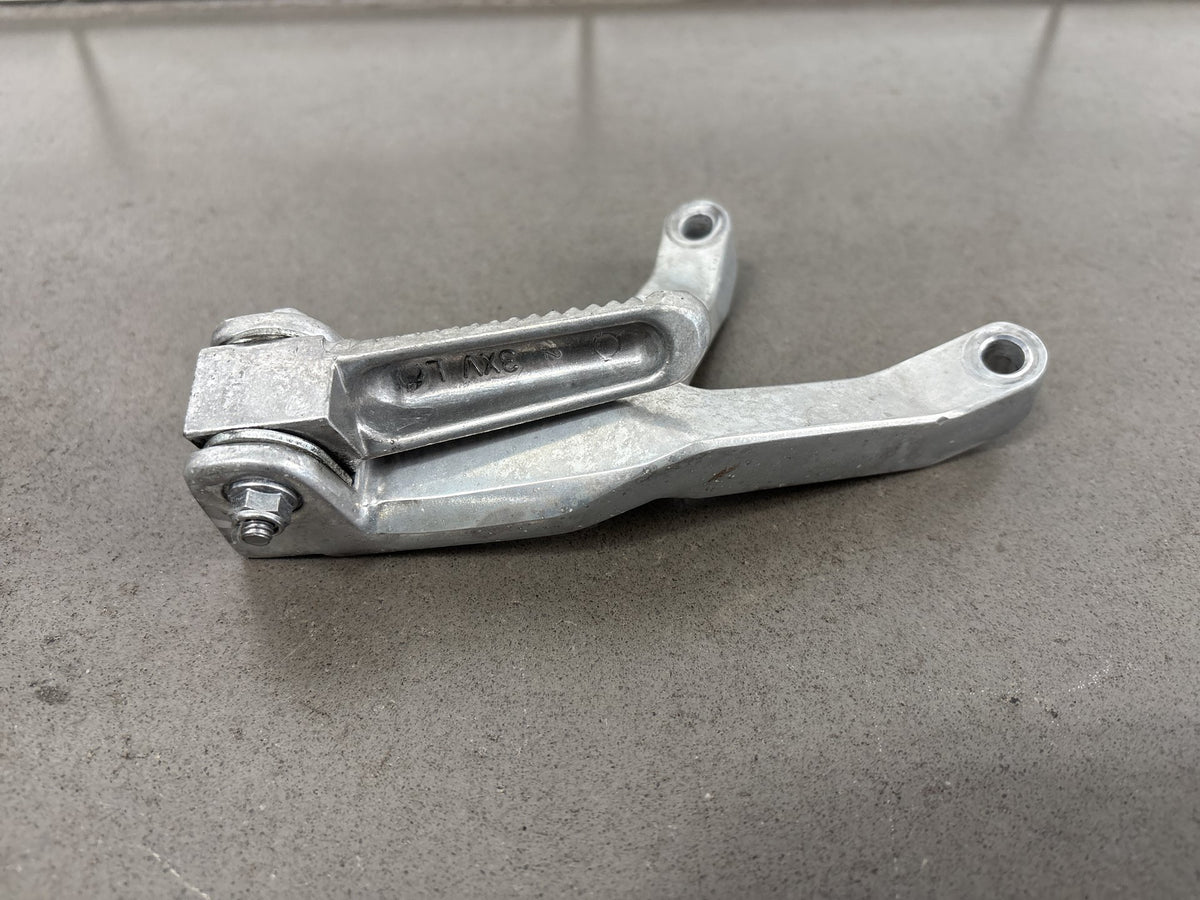 1999-2007 Yamaha YZF600R Pair Rear Passenger Foot Pegs w/ Brackets Silver OEM