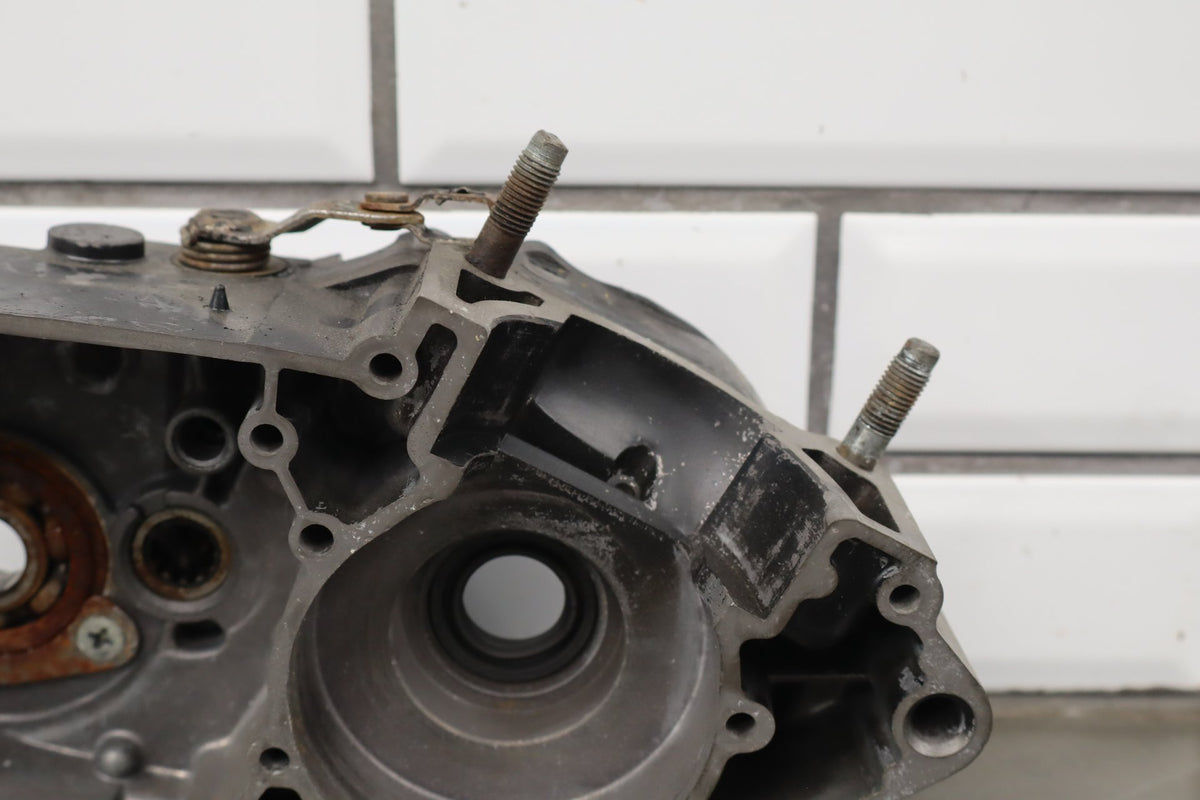 78-81 Yamaha YZ125 Left Engine Crankcase OEM 4V2-15111-00-00
