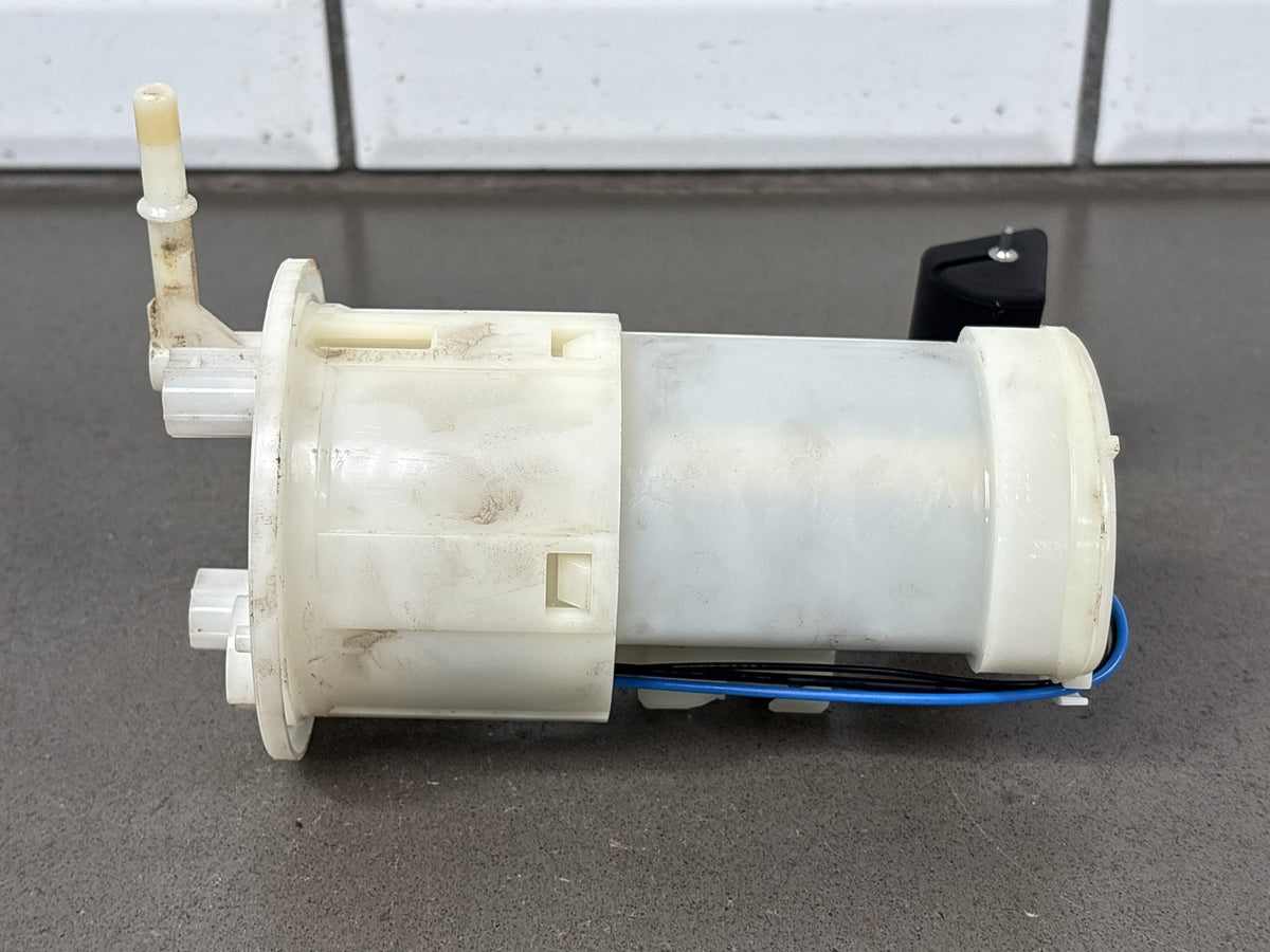 2006-2007 Yamaha FJR1300 Fuel Pump Assembly Level Sender OEM 5JW-13907-21-00
