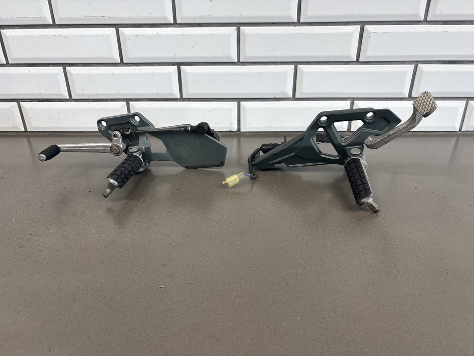 91-93 Kawasaki Ninja ZX-11 ZX1100C Rearsets Left Right Brackets Pegs 35011-1520
