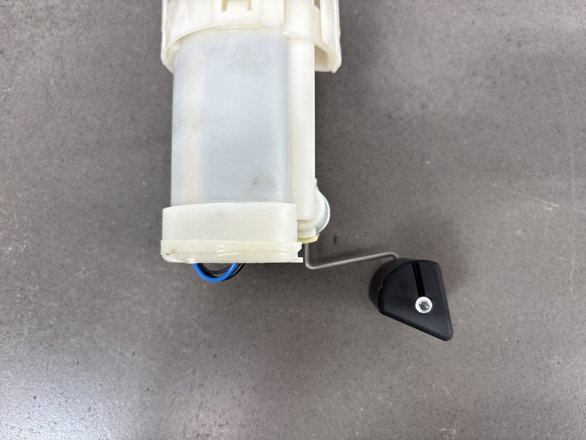 2006-2007 Yamaha FJR1300 Fuel Pump Assembly Level Sender OEM 5JW-13907-21-00