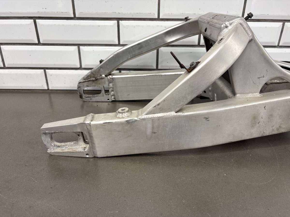 1999-2000 Yamaha YZF-R6 Rear Swingarm Swing Arm OEM