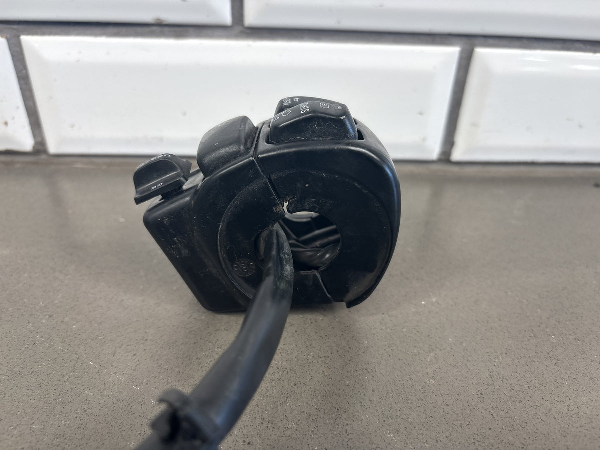 2002-2006 Harley Road King FLHRCI Left Switch Housing Black Cruise OEM 71567-96
