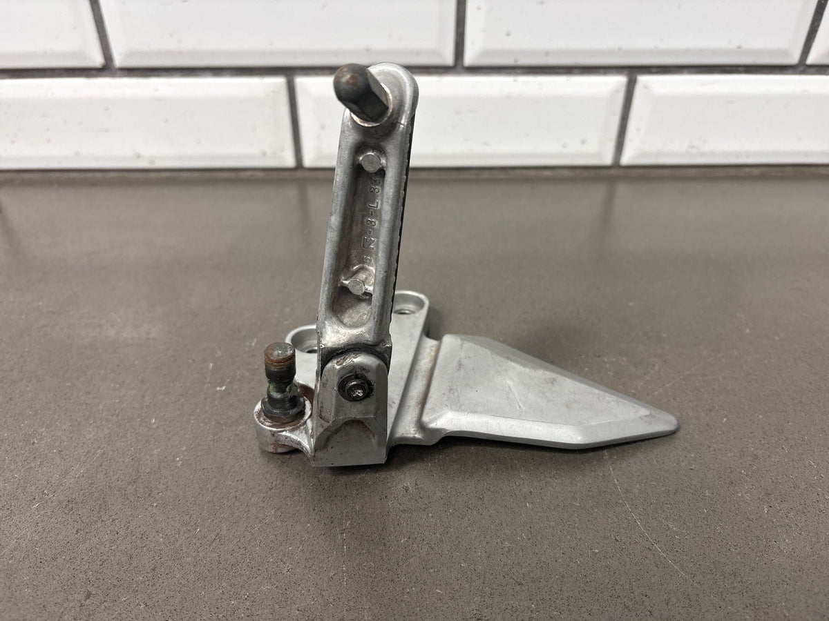 04-07 Suzuki SV650 SV650S Left Rider Footpeg Bracket OEM 43521-16G20
