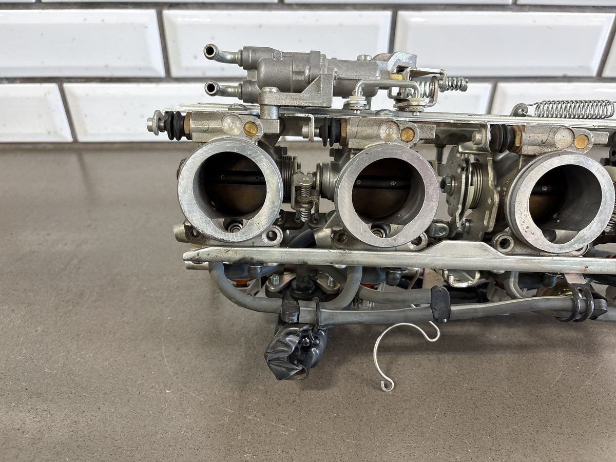 2006 Yamaha FJR1300A Throttle Bodies Injectors Fuel Rail TPS OEM 3P6-13750-01-00