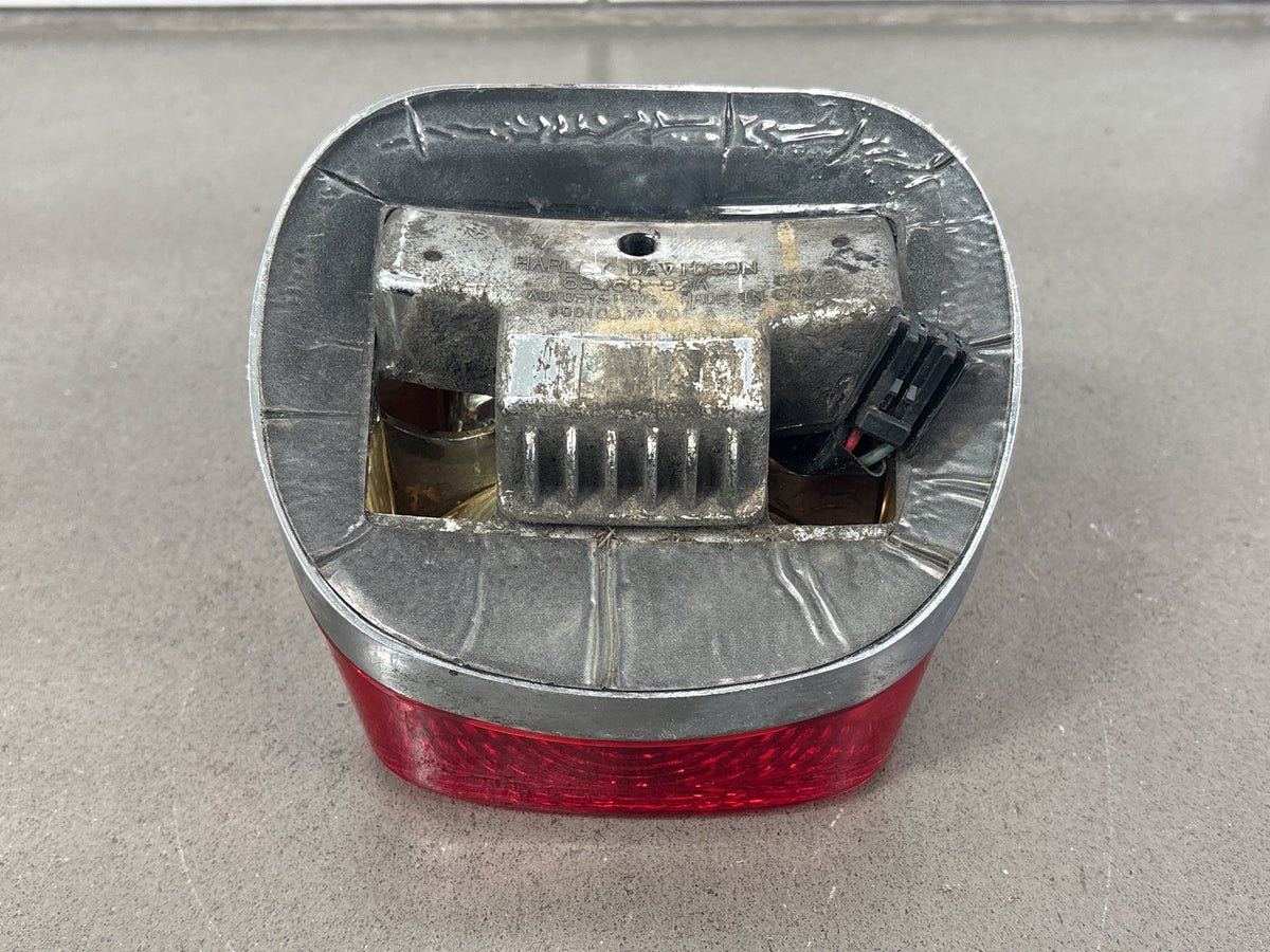 99-05 Harley Road King FLHR FLHRI FLHRCI FLHRS FLHRSI Tail Light & Base 68368-03
