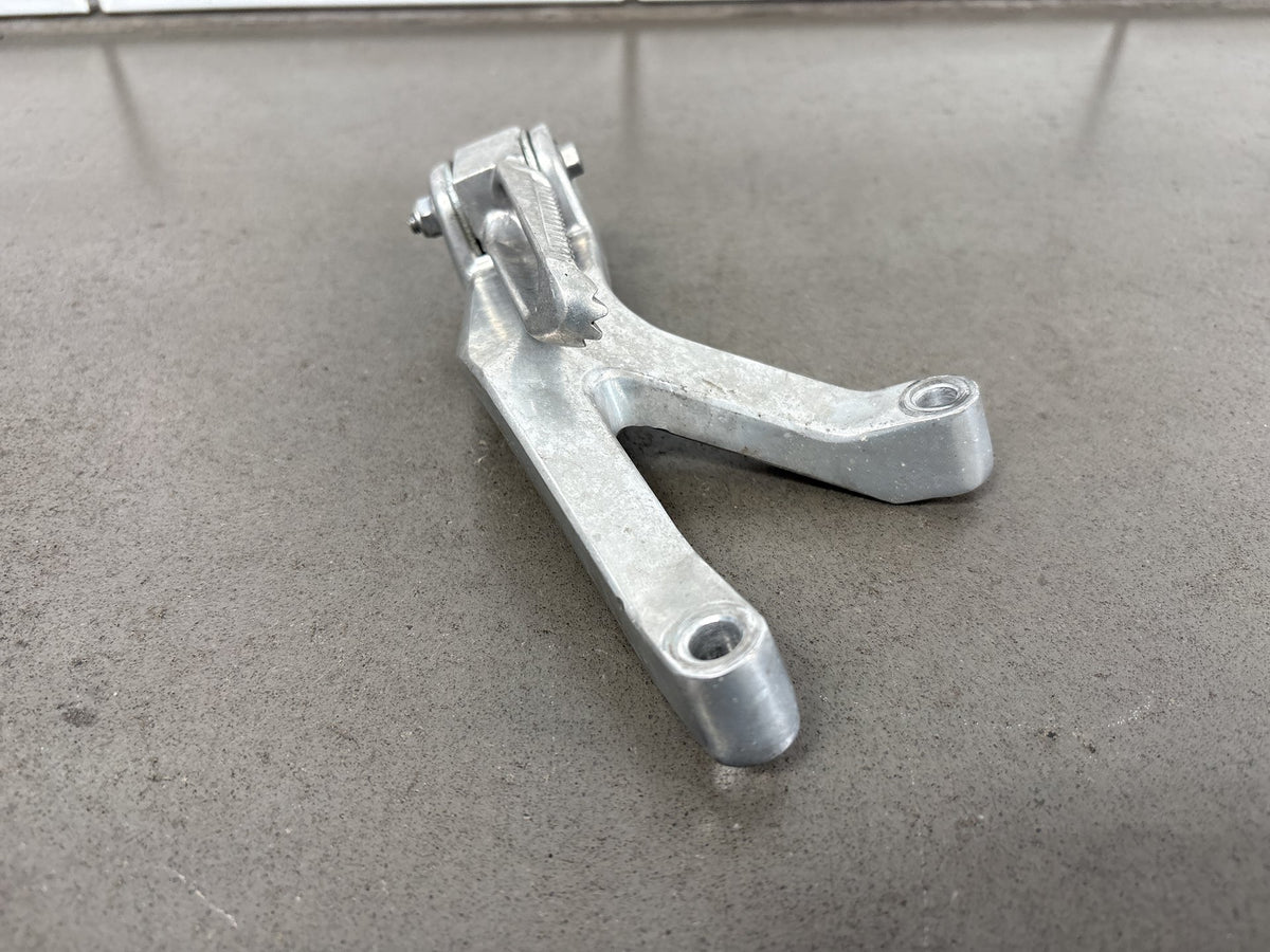 1999-2007 Yamaha YZF600R Pair Rear Passenger Foot Pegs w/ Brackets Silver OEM