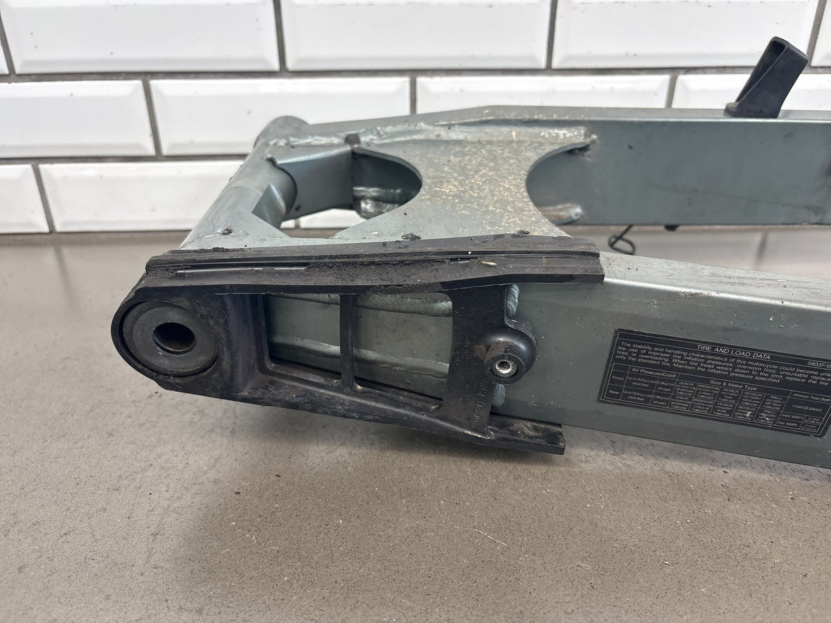 1990-1993 Kawasaki Ninja ZX-11 ZX1100C Swingarm Swing Arm OEM 33001-1351