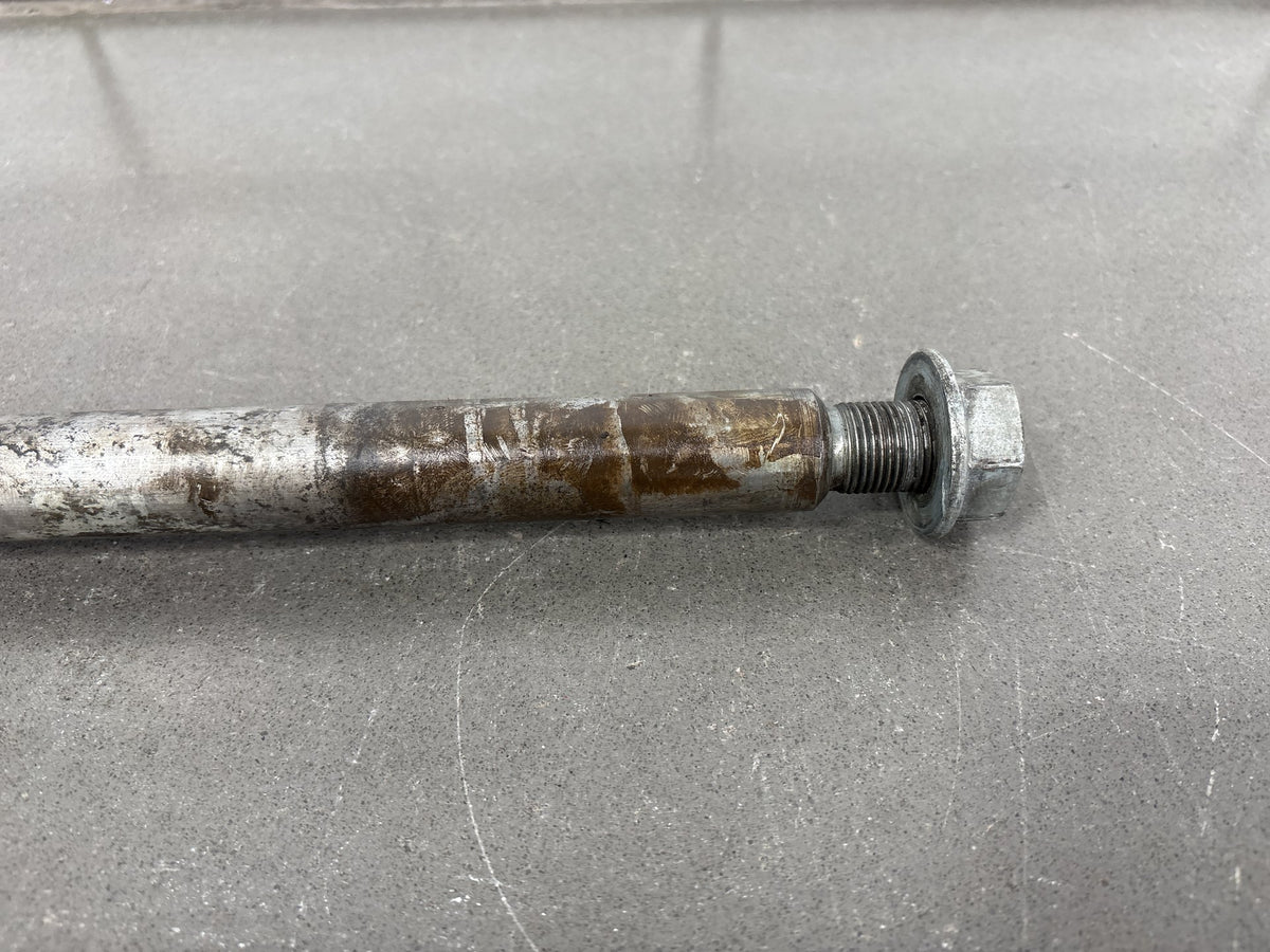 06-07 Dyna Super Glide Street Bob Wide Glide Harley Rear Axle 41114-06