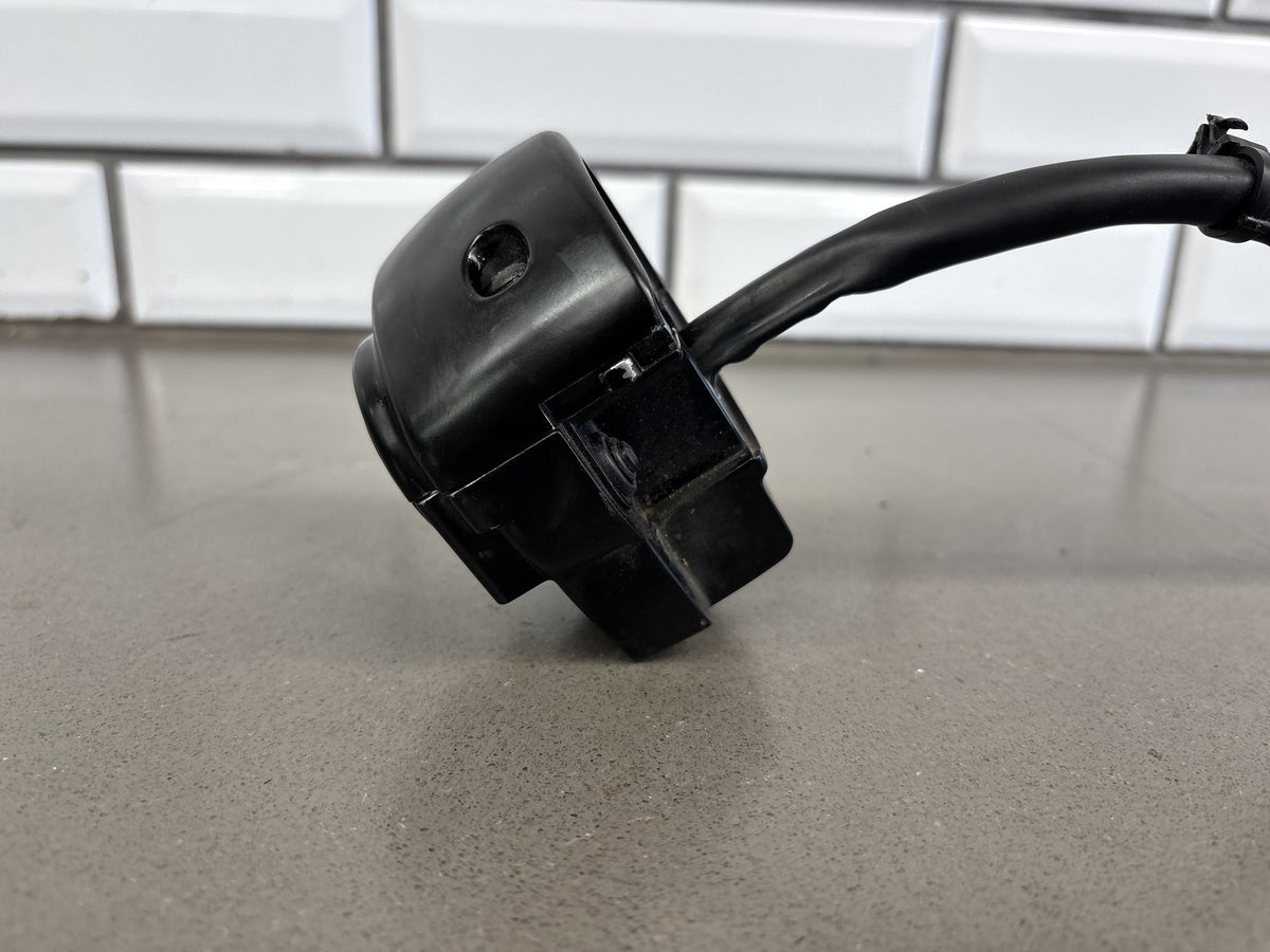 2002-2006 Harley Road King FLHRCI Right Switch Housing Black Cruise OEM 71564-96